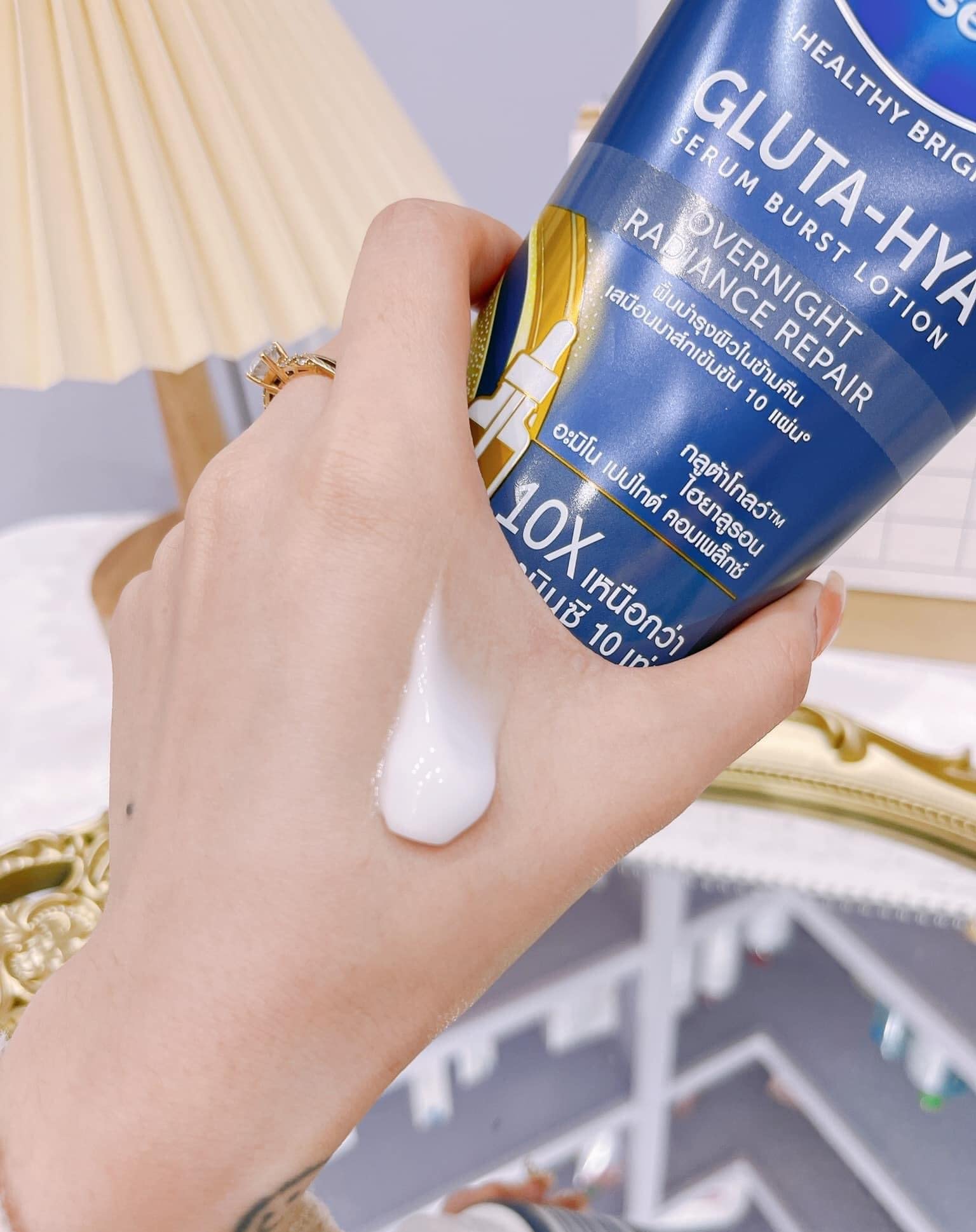 Vaseline Gluta Hya Over Night Radiance Repair Serum Burst Body Lotion - 300ml 4 Vaseline Gluta Hya Over Night Radiance Repair Serum Burst Body Lotion - 300ml - Image 4
